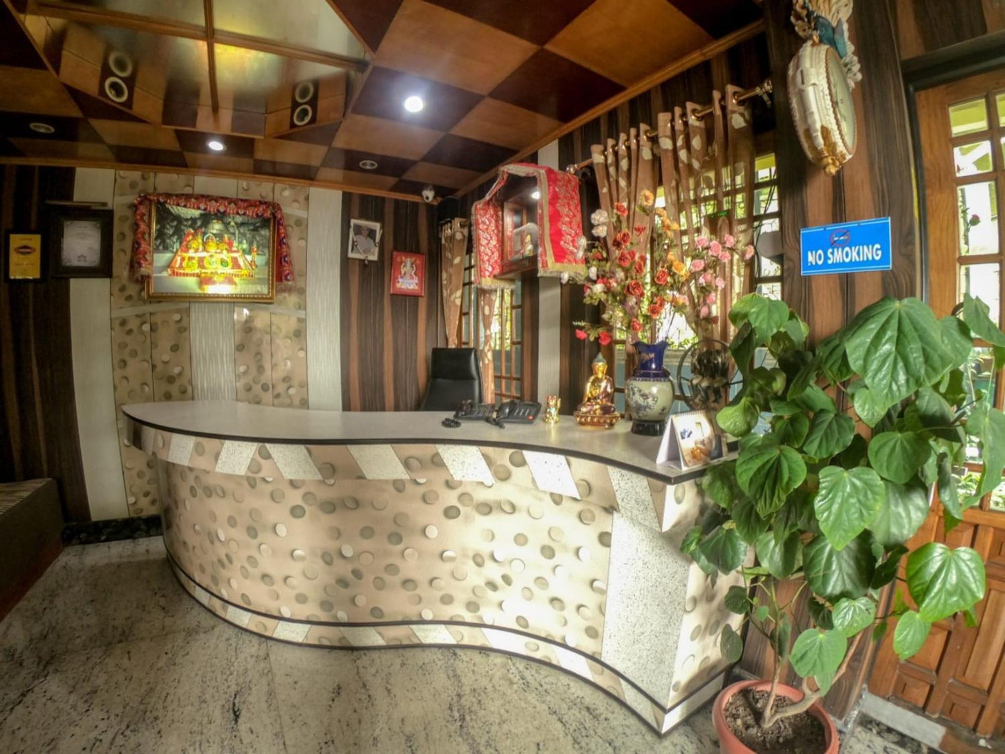 Grg Broadway Mall Road Darjeeling By Royal Collection Hotel Exterior photo