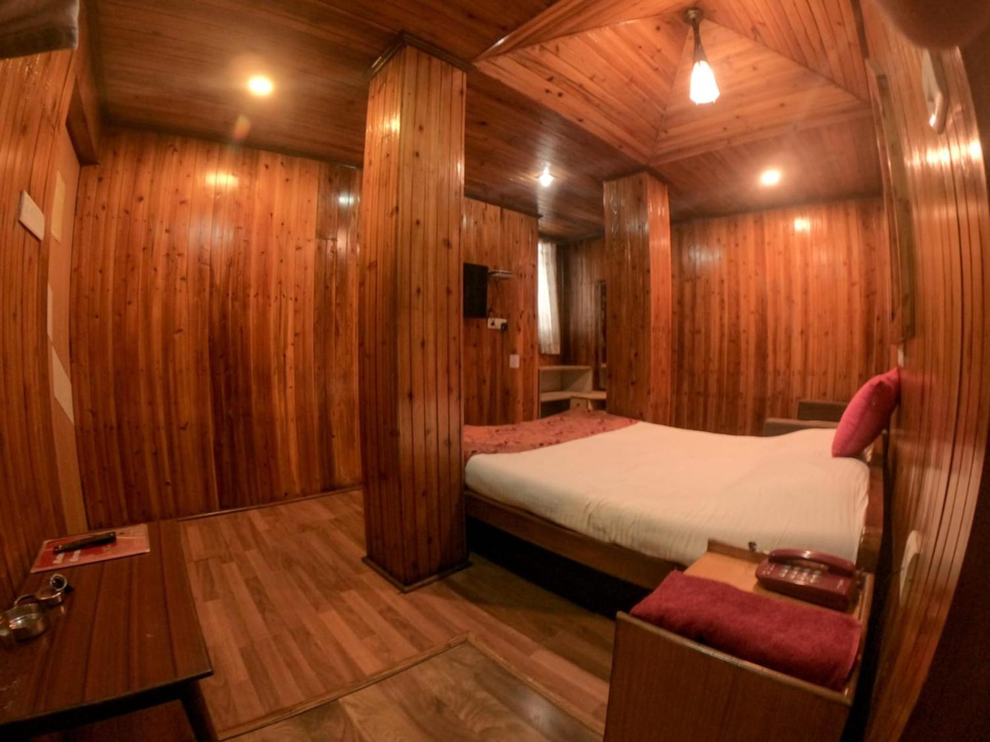 Grg Broadway Mall Road Darjeeling By Royal Collection Hotel Exterior photo